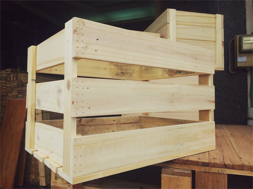 Wooden crates Pallets